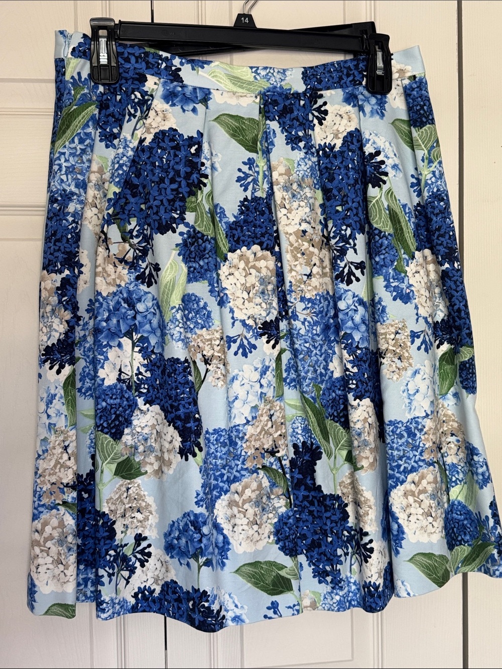 NWOT (never worn) 
 CeCe Blue and Cream Floral Circle Skirt